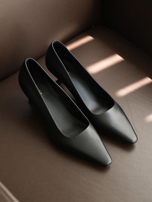 纯原 The row 2023春夏新款mitty 复古优雅猫跟单鞋（跟高6cm） 双色可选(SS) 商品图3