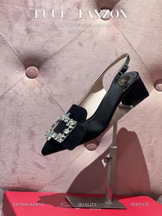 R*  经典粗跟钻扣单鞋 商品图5