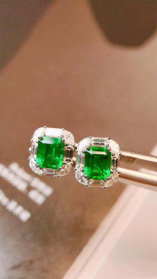 0.94ct 祖母绿耳钉 商品图1
