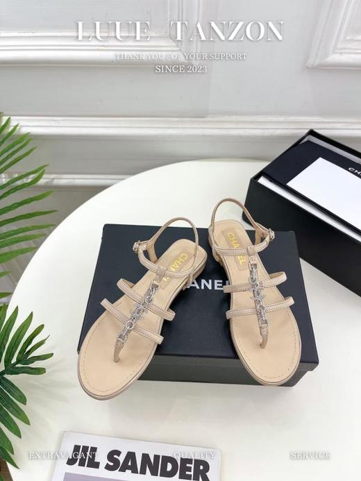 香奶奶 专柜走秀款双C链条夹脚凉鞋 商品图1