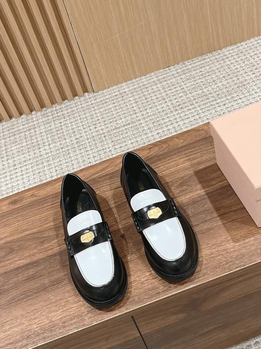 缪家  爆款金币乐福鞋 Miu女孩们的新色乐福来啦！（HD） 商品图3