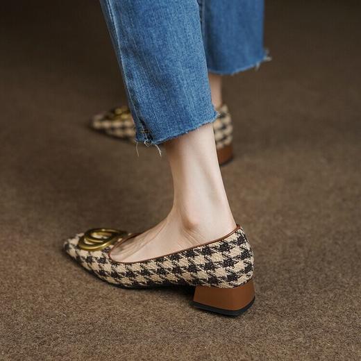 【预售5天】法式复古格子粗跟，软底中跟单鞋女浅口金属方头鞋MCC&C8377 商品图0