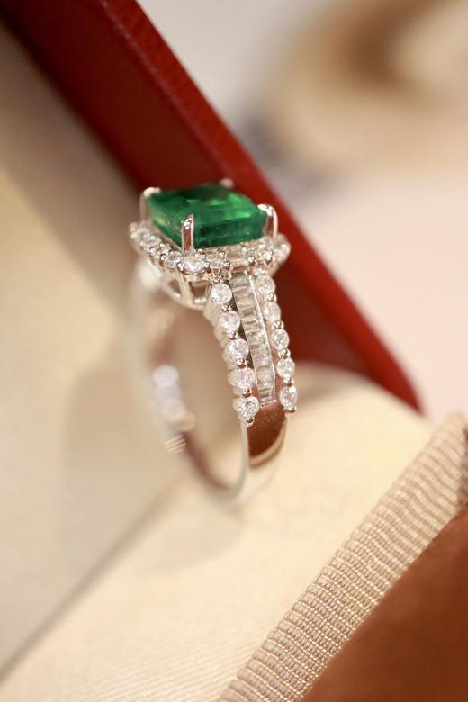 2.03ct 祖母绿戒指 商品图0