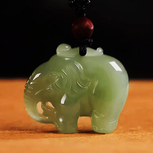 【经典】吉象如意自然冰透和田玉吊坠 商品图0