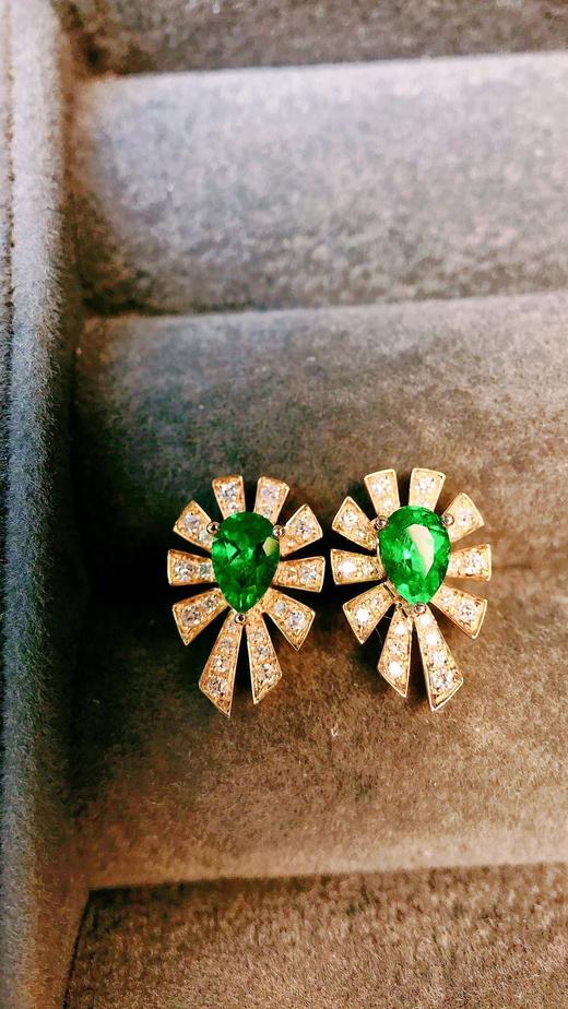 0.64ct 祖母绿耳钉 商品图1