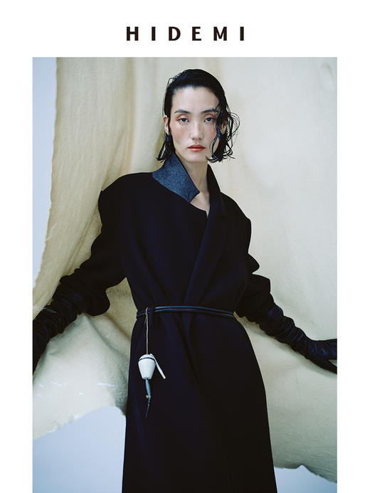 HIDEMI 极简廓形设计感翻领式宽肩垫肩宽长款西装腰带式斜纹大衣 商品图3