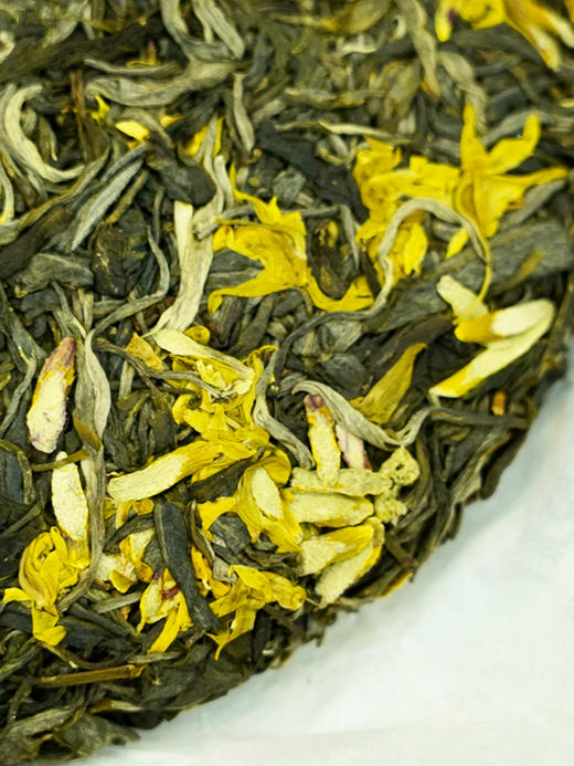 9月27日早9点【破损清仓】2024年【班章石斛】古寨春自主研发产品云南普洱茶云南铁皮石斛的邂逅 357g/饼 拍5发6拍20发25 商品图2