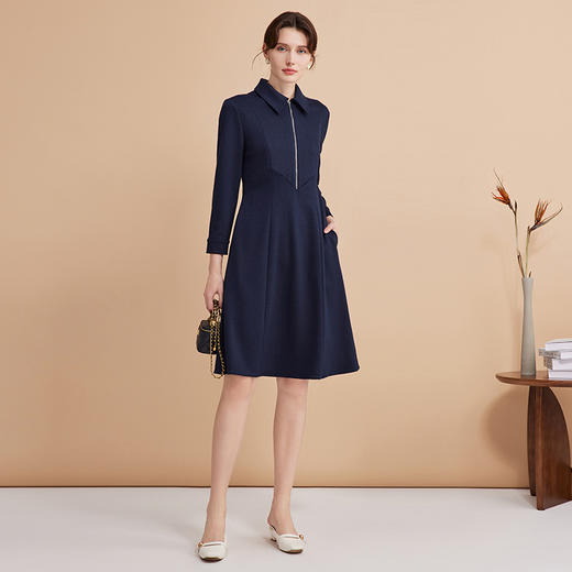 EITIE爱特爱冬季新款气质显瘦时尚通勤收腰连衣裙D2407405 商品图3