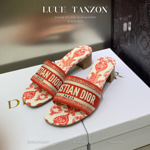 D家 新款一字拖女鞋 CD字母logo立体刺绣 圆头粗跟凉鞋(LH) 商品图10