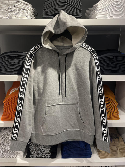 DKNY/唐可娜儿 男士棉混纺袋鼠兜印花边饰长袖连帽套头卫衣 商品图0