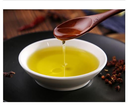 新品特惠 周君记浓香藤椒油 238ML 商品图2