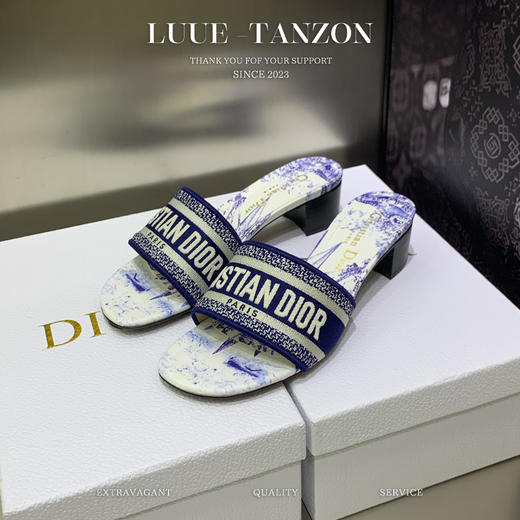 D家 新款一字拖女鞋 CD字母logo立体刺绣 圆头粗跟凉鞋(LH) 商品图9