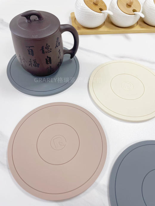 【Grarey（格瑞亚）硅胶隔热垫】一袋3色！ 📣隔热垫|防滑垫|杯垫|沥水垫，适用所有器皿 ✅加厚硅胶6.5mm，隔热防烫不卷边 ✅食品级硅胶材质，放心使用，没有异味  商品图4