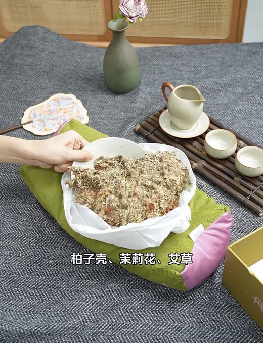 【真不二艾虎枕】教师节中秋送礼佳品 ✅3斤药芯，3倍香药入胆。3年陈艾草复配柏籽壳 ✅ 一枕多用，枕头，枕腰、枕腿都可以 商品图9