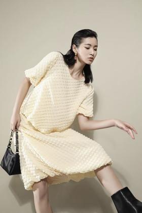 Le Malene 淡黄立体肌理感圆领半裙套装 16868