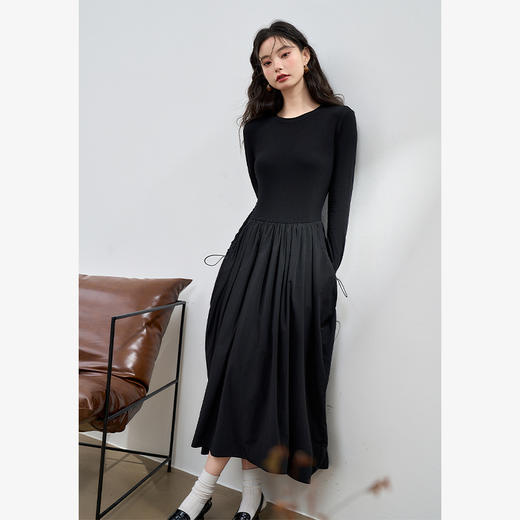 西遇长袖打底连衣裙女秋季新款上下拼接修身黑色针织长裙13642618 商品图3