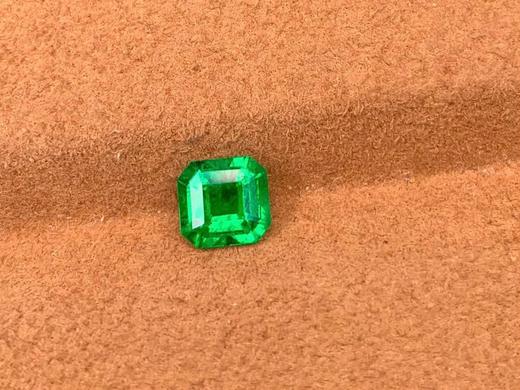 0.65ct 祖母绿裸石 商品图3