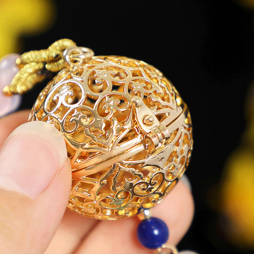 【经典】唐贵妃香囊忍冬纹镂空挂件（三色可选） 商品图1