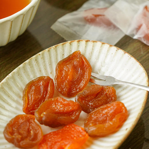 【食礼】【金杏干】精选新鲜红杏果肉，烘干，酸甜可口，肉质饱满，独立小包，300g/袋 商品图4