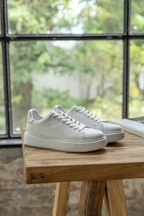 MUX2024秋冬时尚轻便小白鞋