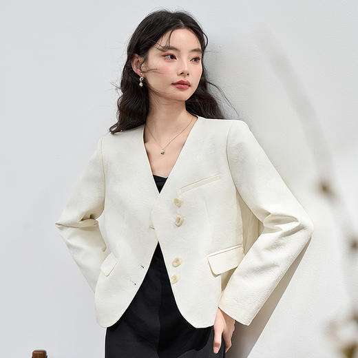 西遇短款西装外套女秋季新款高级感气质四粒扣白色女士西服D3442322 商品图3