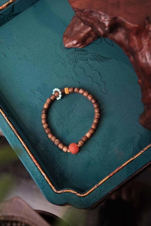 中式美学沉香手串———收藏级野生沉香佳品！品质优良产量xi缺，花花团甄选篙货品质！！淡淡木香掺杂丝丝花香，拥有比香水还要好闻的天ran味道，醇香浓厚，令人陶醉～ 商品图4