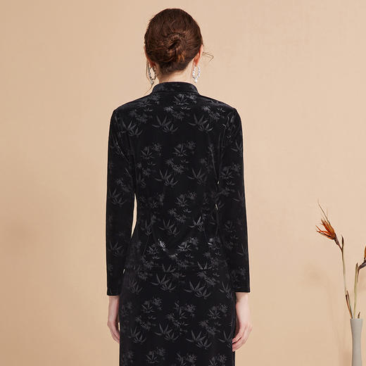 EITIE爱特爱秋季新款新中式盘扣印花暗纹气质显瘦黑色上衣C2413430 商品图4