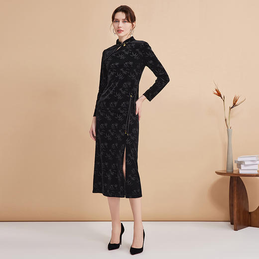 EITIE爱特爱秋季新款新中式盘扣印花暗纹气质显瘦黑色上衣C2413430 商品图3