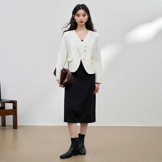 西遇短款西装外套女秋季新款高级感气质四粒扣白色女士西服D3442322 商品图1