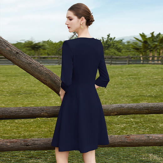 IWY/职场通勤藏青色圆领连衣裙女气质中长款大摆a字裙单排纽扣西装裙Q1156 商品图4