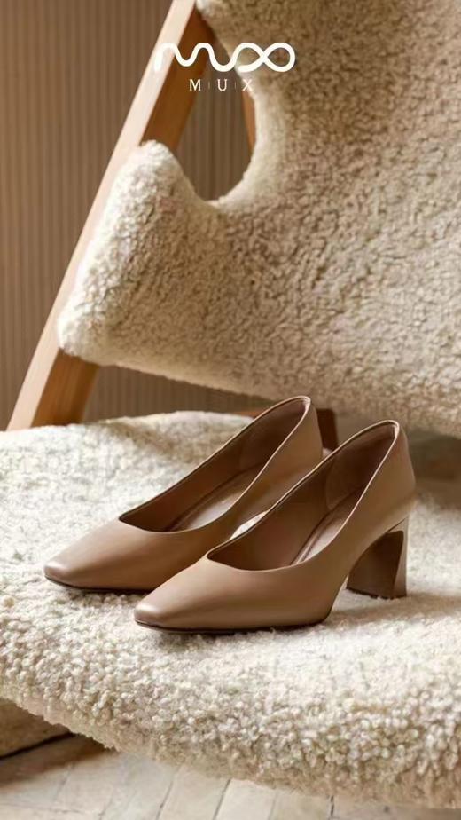 MUX2024秋季素雅简约舒适单鞋 商品图0