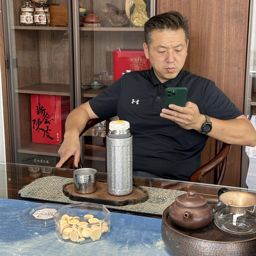 神气水牛鲜乳高钙烤奶皮，不添加香精色素防腐剂，停不下来的鲜烤奶皮！65g/盒 商品图1