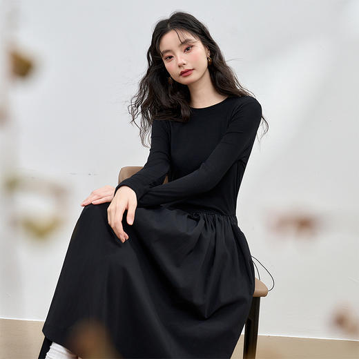 西遇长袖打底连衣裙女秋季新款上下拼接修身黑色针织长裙13642618 商品图2