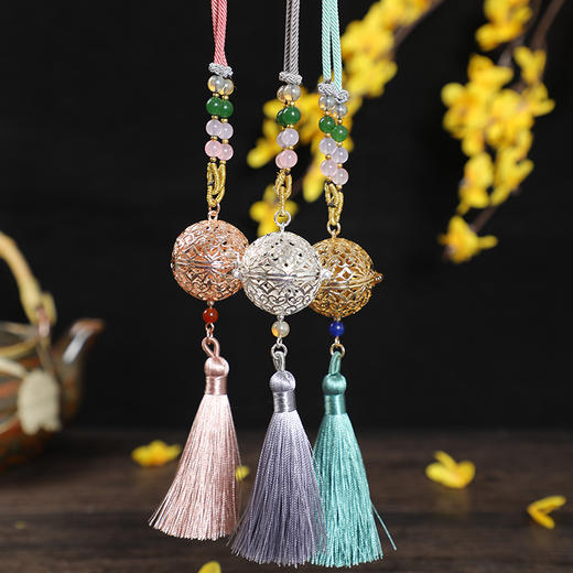 【经典】唐贵妃香囊忍冬纹镂空挂件（三色可选） 商品图2