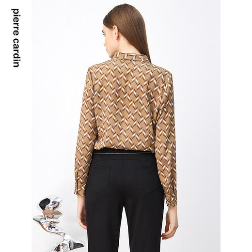 皮尔卡丹女装复古时尚高级印花通勤飘带领衬衫P3360B3995Y3
 商品图2
