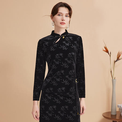 EITIE爱特爱秋季新款新中式盘扣印花暗纹气质显瘦黑色上衣C2413430 商品图2