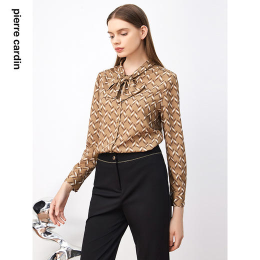 皮尔卡丹女装复古时尚高级印花通勤飘带领衬衫P3360B3995Y3
 商品图1