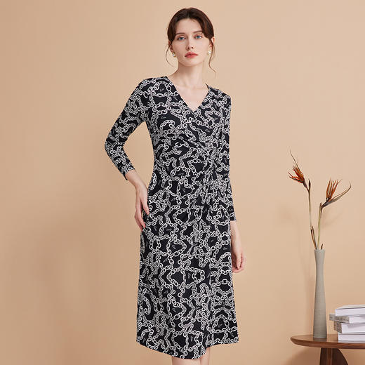 EITIE连爱特爱秋季新款时尚洋气显瘦V领收腰连衣裙女7507236 商品图5