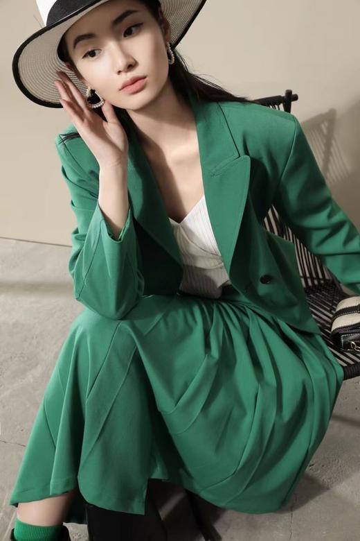 Le Malene 绿色翻领短版西装外套 16874 商品图1