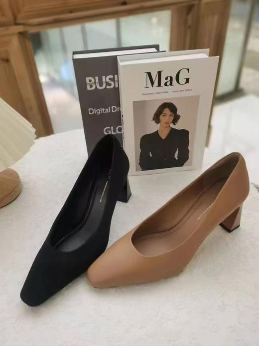 MUX2024秋季素雅简约舒适单鞋 商品图1