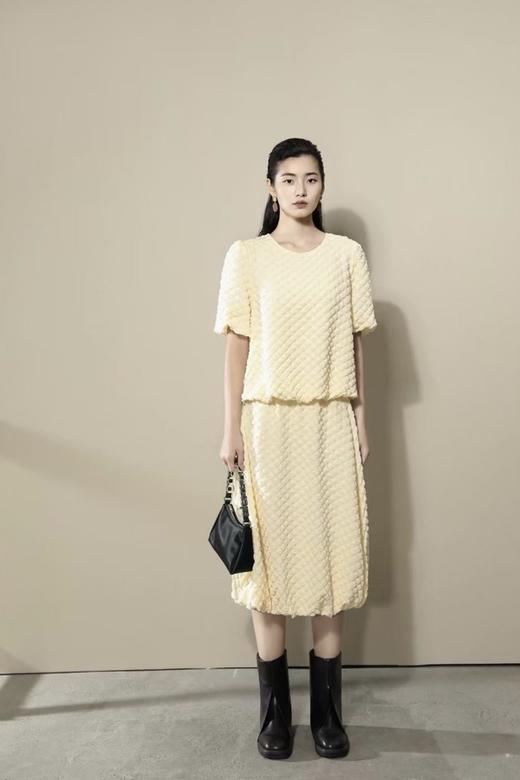 Le Malene 淡黄立体肌理感圆领半裙套装 16868 商品图1