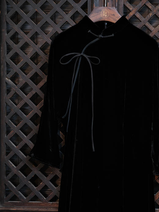 盛唐婧 |新中式立领系带丝绒鱼尾连衣裙黑色 商品图7