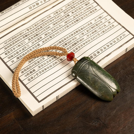 清 碧玉诗文蝉形佩 商品图4