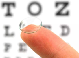 戴着睡一觉就能控制近视度数？OK镜技术真的靠谱吗？品牌众多到底该怎么选？