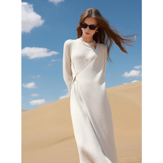 三彩2024冬季新款解构针织裙不对称镂空圆领连衣裙中长设计感女M 商品图2