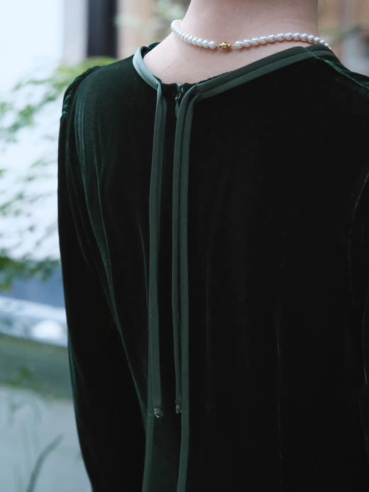 盛唐婧 |新中式丝绒鱼尾连衣裙-祖母绿 商品图1