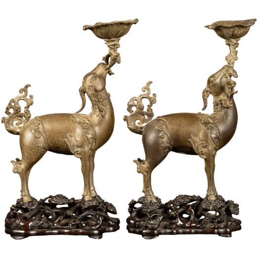 清 铜羊衔灵芝荷叶托灯台及红木透雕灵芝纹座（一对） 商品图5