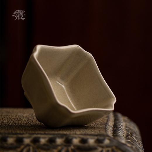 问鼎哥窑传世款四方杯 商品图2