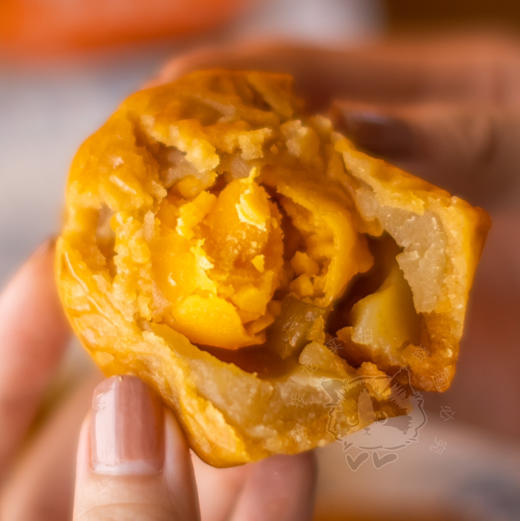 湖南电视台推荐——长沙排队4小时🏆新巢朋派·糖醇莲蓉蛋黄手工月饼，让你吃上真正好吃的月饼❗️❗️糖醇替代砂糖，更低糖低油，更健康✅纯手工制作，下单现做现发‼️ 商品图2