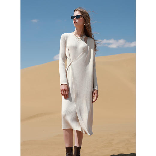 三彩2024冬季新款解构针织裙不对称镂空圆领连衣裙中长设计感女M 商品图1